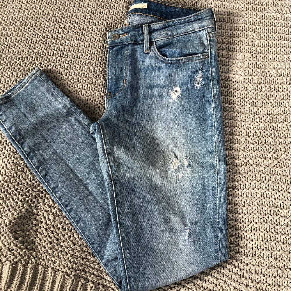 Levi’s distressed skinny jeans